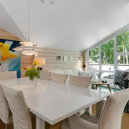 Lovely In With Kitchen Feriehus