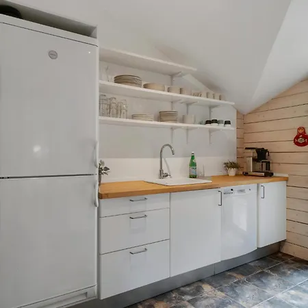 Дом отдыха Lovely In With Kitchen *